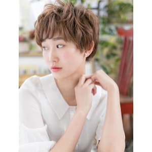 アシンメトリー外国人風耳かけオン眉ショート　ヘーゼルブラウン - COVER HAIR bliss【カバーヘア ブリス】大宮/大宮西口店【カバー ヘア ブリス オオミヤ オオミヤニシグチテン】掲載中