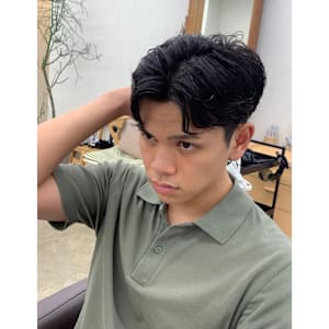 刈り上げセンターパートツイストスパイラルシャドウパーマ