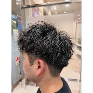 濡れ感ニュアンスの束感ショート