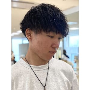 メンズパーマ波巻きツイストスパイラル刈り上げセンターパート