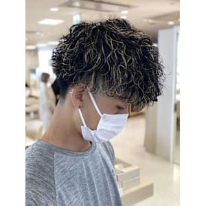 メンズパーマ波巻きツイストスパイラル刈り上げセンターパート