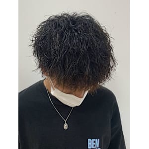 メンズパーマ波巻きツイストスパイラル刈り上げセンターパート