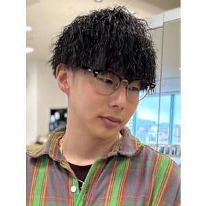 メンズパーマ波巻きツイストスパイラル刈り上げセンターパート