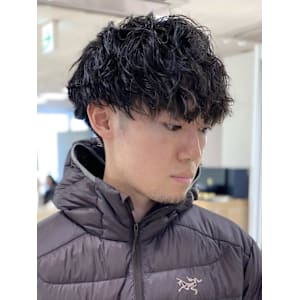 メンズパーマ波巻きツイストスパイラル刈り上げセンターパート