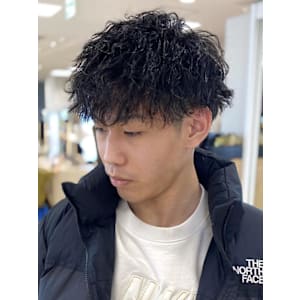 メンズパーマ波巻きツイストスパイラル刈り上げセンターパート