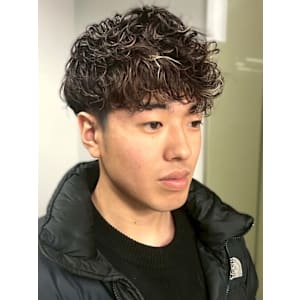 波巻きパーマ ツーブロック マッシュヘア ニュアンスカラー