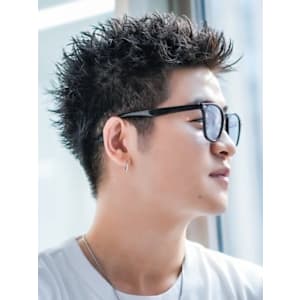 アップバング スパイキーショート ツーブロック 眉毛カット