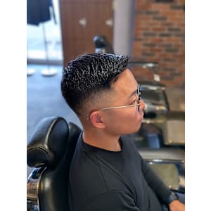 フェザーアップ・スキンハイフェード - @110 BARBER SHOP CONTINENTAL【ワンワンオー バーバー ショップ コンチネンタル】掲載中