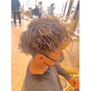 ハイライト×ツイスト風カールショート - Vis Hair＆Beauty 西新井店【ビス ヘア アンド ビューティー】【ビス ヘアアンドビューティー】掲載中