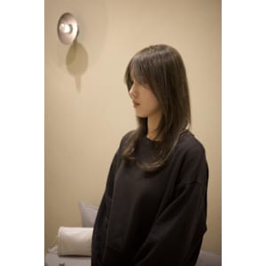 オリーブベージュ