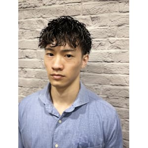 ツーブロマッシュショート×メンズパーマ - グレイスフルバーバー プラチナム【グレイスフルバーバー プラチナム】掲載中