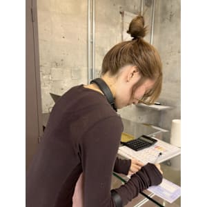 マロンブラウンカラー