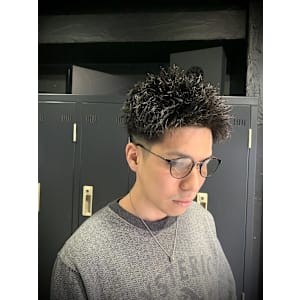 スパイキーショート×短髪×メンズ×フェード×ツイストパーマ - owl 心斎橋【アウル シンサイバシ】掲載中