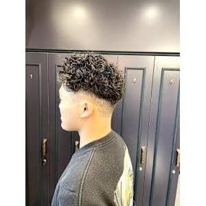 スペインカールフェードカット - hair Dr.VEGA【ヘアドクターベガ】掲載中