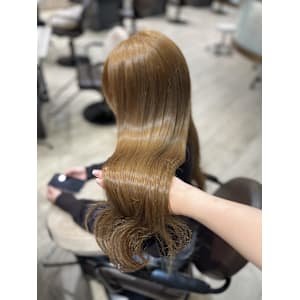 Mako ハニーベージュ ダブルカラー ブリーチなし 艶髪 - Euphoria 銀座本店 Smart Salon【ユーフォリア】【ユーフォリア ギンザ ホンテン スマートサロン】掲載中