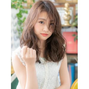 ニュアンスカラー外国人風小顔ウェーブパーマ　ヘーゼルブラウン