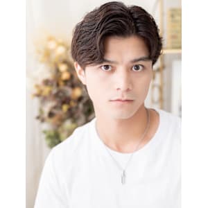 ビジネスにも◎黒髪リバースセンターパート　フェザーパーマ - COVER HAIR bliss【カバーヘア ブリス】戸田公園/戸田公園西口店【カバーヘアブリス トダコウエン トダコウエンニシグチテン】掲載中