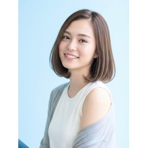 ナチュラルな大人ミディアムロブ