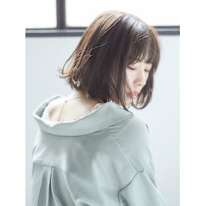 くすみカーキ切りっぱなし外ハネボブ