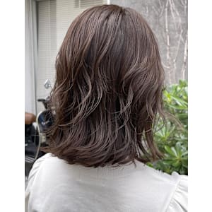 透明感とツヤ感　パープルグレージュ