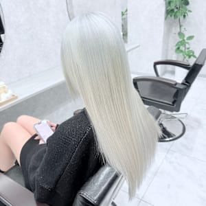 ホワイト - kamiiro ハイトーン/ブリーチ/ダブルカラー/髪質改善【カミイロ ハイトーン ブリーチ ダブルカラー カミシツカイゼン】掲載中