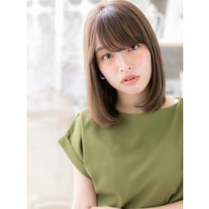 斜めバングブラウンベージュエアストレート　オリーブグリーン