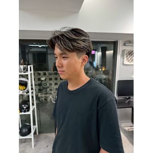 ニュアンスパーマセンターパートメッシュハイライト