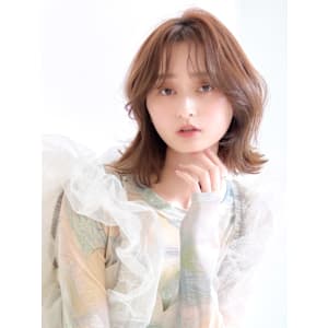 ヘーゼルブラウンカラー×ふんわりくびれボブ