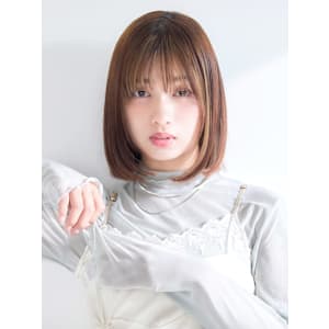 切りっぱなしボブ×前髪インナーカラー