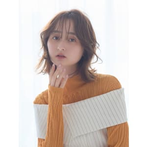 オリーブベージュ×ふんわりくびれボブ