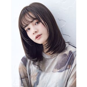 暗髪カラー×切りっぱなしボブ