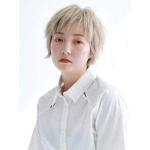 ハンサムショート×ハイトーンカラー