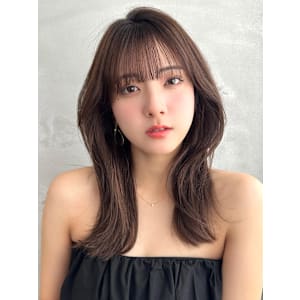 チャコールグレージュ×韓国風ヘア