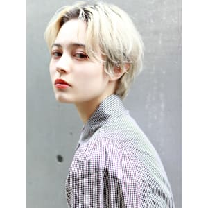 パールホワイトベージュ×前髪なしショー