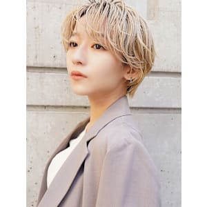 ハンサムショート×ハイトーンカラー