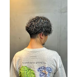 男の無造作ヘア！刈り上げ×強めツイストスパイラルパーマ