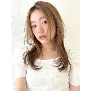 ミルクベージュ×ミディアムレイヤー