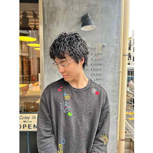 グランジな質感！無造作ランダムパーマショート