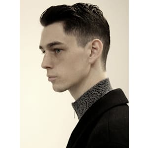 刈り上げセンターパートサーフカールフェザーパーママレットヘア