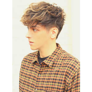 刈り上げセンターパートサーフカールフェザーパーママレットヘア