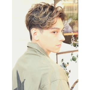 刈り上げセンターパートサーフカールフェザーパーママレットヘア