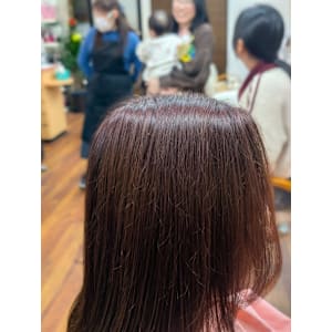 冬の訪れを彩る、スピネルカラーの魔法。