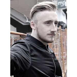 刈り上げセンターパートサーフカールフェザーパーママレットヘア