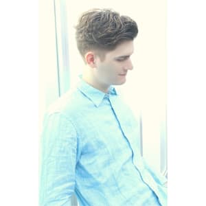 刈り上げセンターパートサーフカールフェザーパーママレットヘア