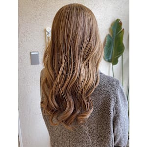 ブリーチなし　明るいカラーを繰り返してハイトーンカラーに