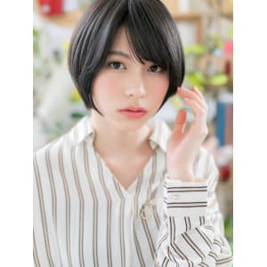 暗髪アッシュブラック前下がりボブショート　ボブレイヤー