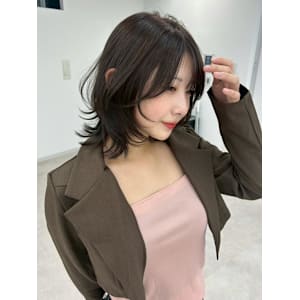 外はねくびれミディ　顔まわりレイヤー