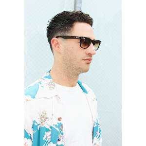 トム・クルーズ　風　ヘアスタイル