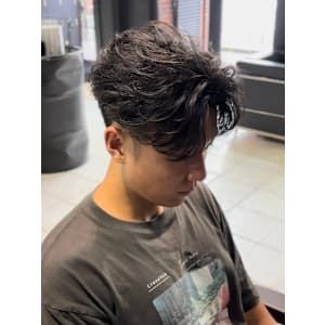 センターパート×ニュアンスパーマ×フェザーパーマ×men's