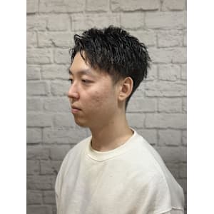 ツーブロック束感ソフトツイストショート - グレイスフルバーバー プラチナム【グレイスフルバーバー プラチナム】掲載中